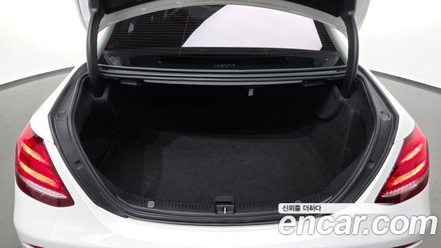Mercedes-Benz E-Class 2019 — photo 33
