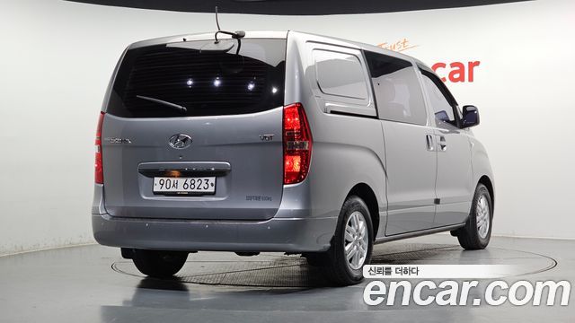 Hyundai Starex 2017 — photo 2