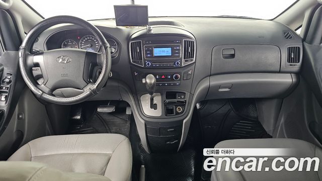 Hyundai Starex 2017 — photo 10