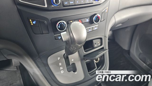 Hyundai Starex 2017 — photo 12