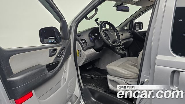 Hyundai Starex 2017 — photo 13
