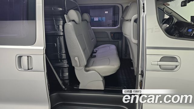 Hyundai Starex 2017 — photo 17