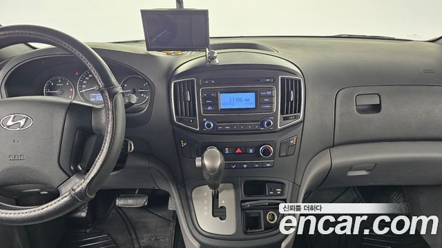 Hyundai Starex 2017 — photo 19