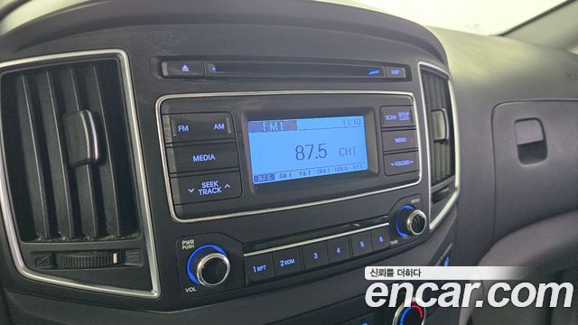 Hyundai Starex 2017 — photo 24