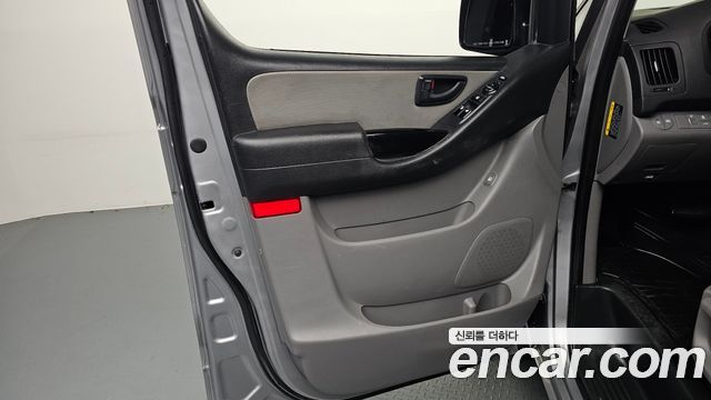 Hyundai Starex 2017 — photo 14