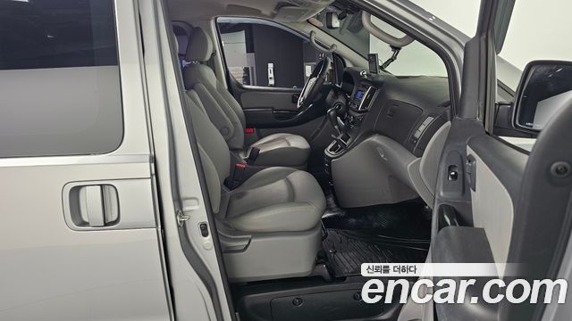 Hyundai Starex 2017 — photo 16