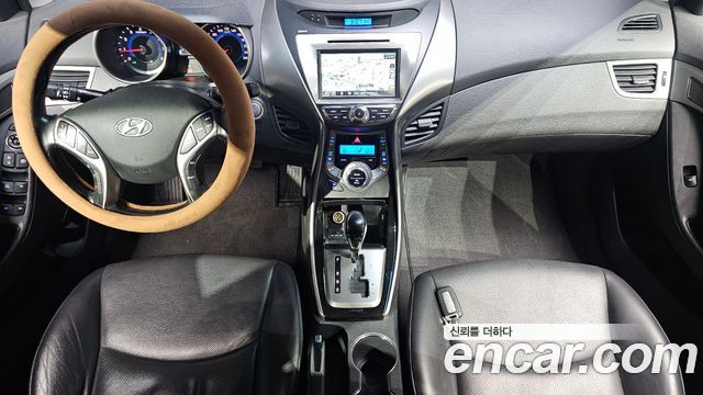 Hyundai AVANTE 2013 — photo 10