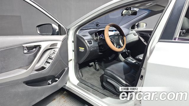 Hyundai AVANTE 2013 — photo 13