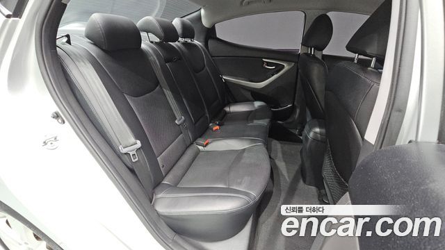 Hyundai AVANTE 2013 — photo 17