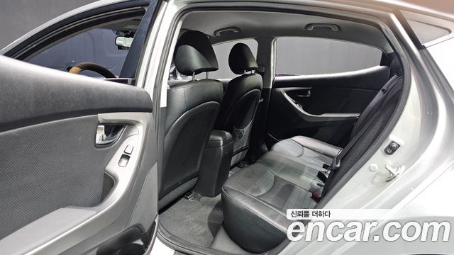Hyundai AVANTE 2013 — photo 18