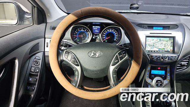 Hyundai AVANTE 2013 — photo 19