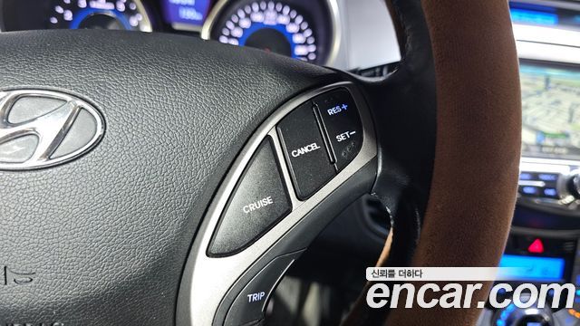 Hyundai AVANTE 2013 — photo 26