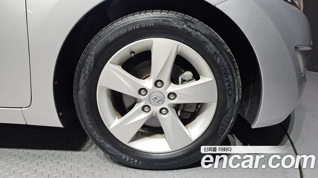 Hyundai AVANTE 2013 — photo 7