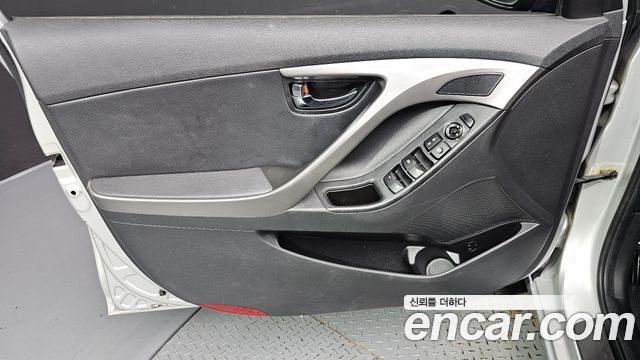 Hyundai AVANTE 2013 — photo 14