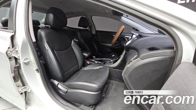 Hyundai AVANTE 2013 — photo 16