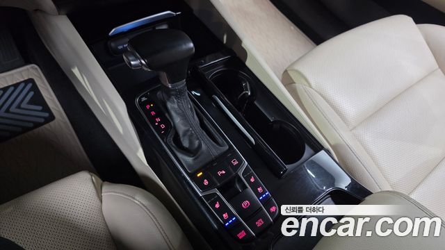 Kia K7 2018 — photo 12