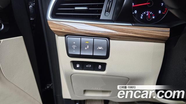 Kia K7 2018 — photo 37
