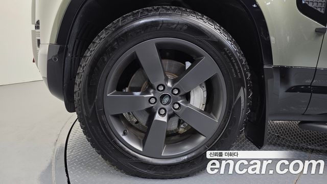 Land Rover Defender 2024 — photo 5