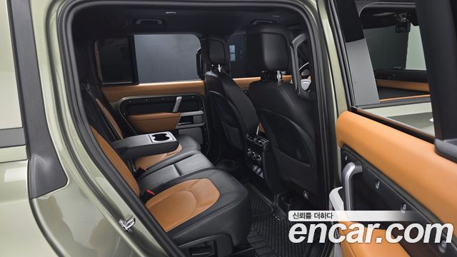 Land Rover Defender 2024 — photo 17