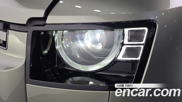 Land Rover Defender 2024 — photo 8
