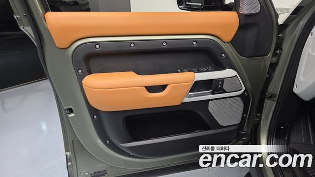 Land Rover Defender 2024 — photo 14