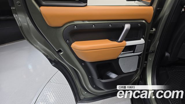 Land Rover Defender 2024 — photo 15