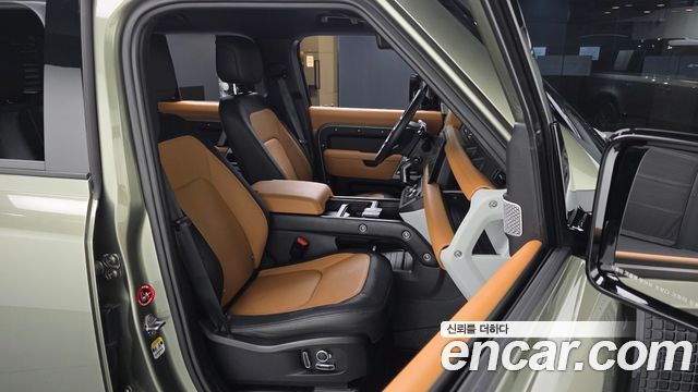 Land Rover Defender 2024 — photo 16