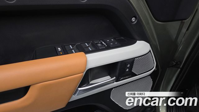 Land Rover Defender 2024 — photo 27