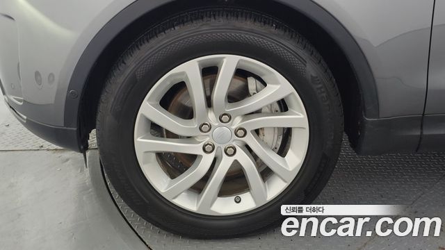 Land Rover Discovery 2019 — photo 5