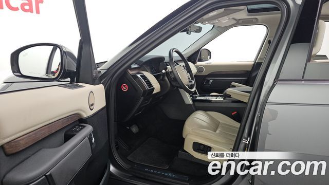 Land Rover Discovery 2019 — photo 10