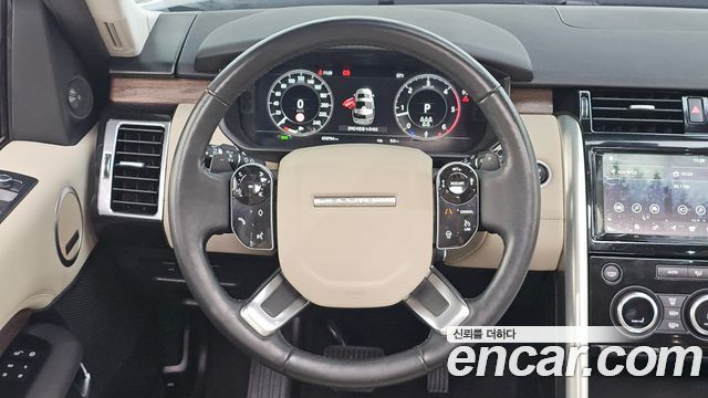 Land Rover Discovery 2019 — photo 11