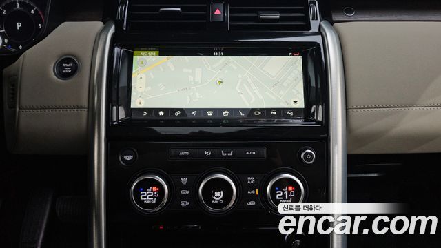 Land Rover Discovery 2019 — photo 12