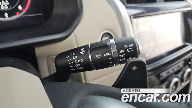 Land Rover Discovery 2019 — photo 15