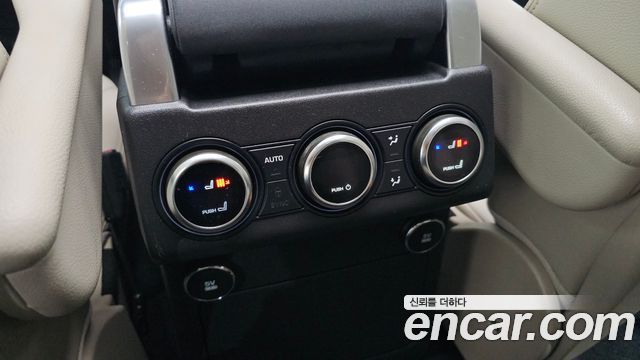 Land Rover Discovery 2019 — photo 18