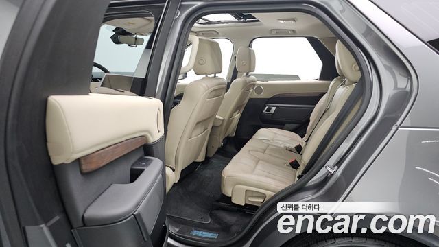 Land Rover Discovery 2019 — photo 19