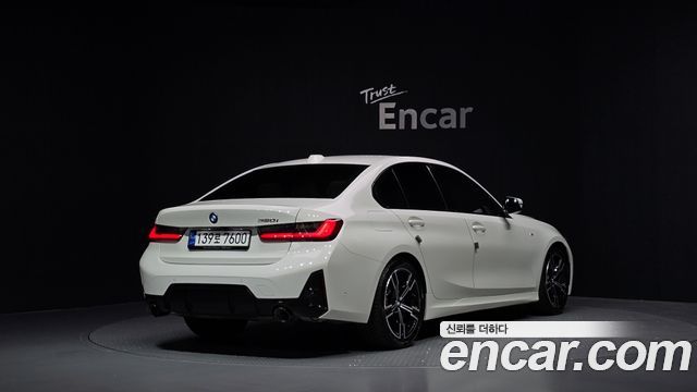 BMW 3-Series 2023 — photo 2