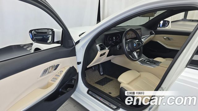 BMW 3-Series 2023 — photo 13