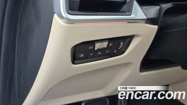 BMW 3-Series 2023 — photo 26