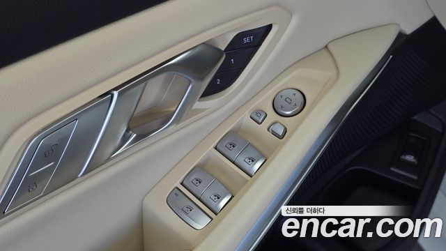 BMW 3-Series 2023 — photo 28