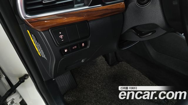Kia K7 2017 — photo 18