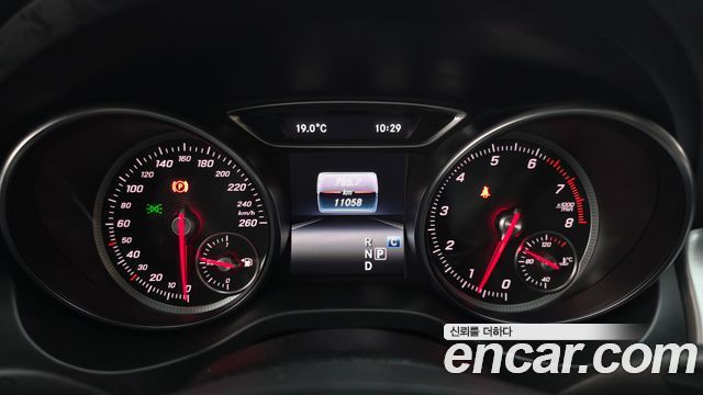 Mercedes-Benz GLA-Class 2019 — photo 11