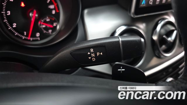 Mercedes-Benz GLA-Class 2019 — photo 12