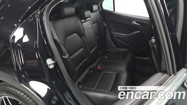 Mercedes-Benz GLA-Class 2019 — photo 18