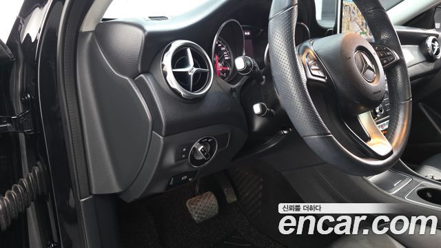 Mercedes-Benz GLA-Class 2019 — photo 19