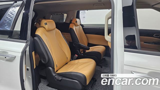 Kia Canival 2021 — photo 17