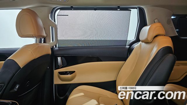 Kia Canival 2021 — photo 15