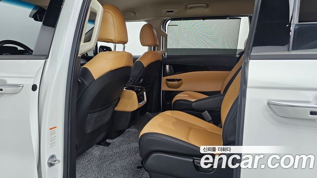 Kia Canival 2021 — photo 16