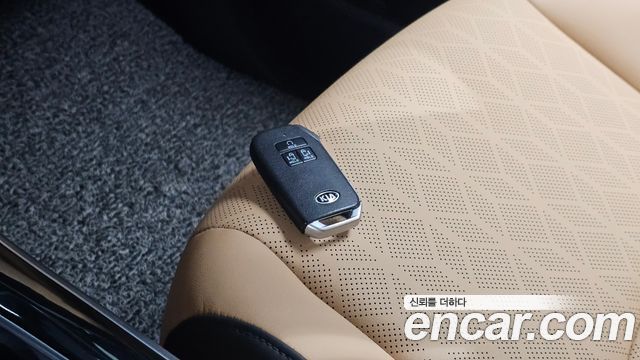 Kia Canival 2021 — photo 36