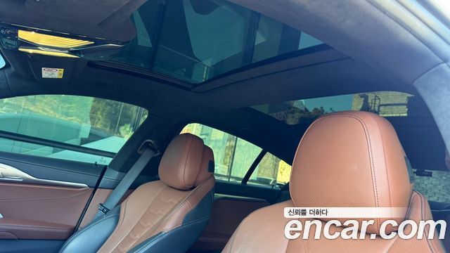 BMW 8-Series 2023 — photo 12