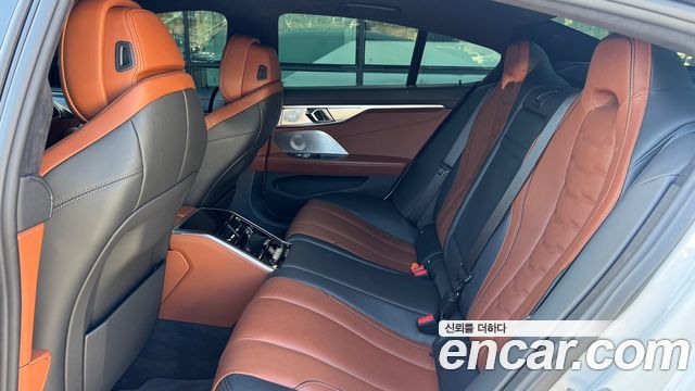BMW 8-Series 2023 — photo 13